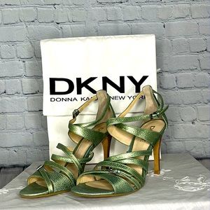 ✨DKNY Women's Open Toe Fashion Pump Heel Sandals 👡 Metallic Olive Green Color💚